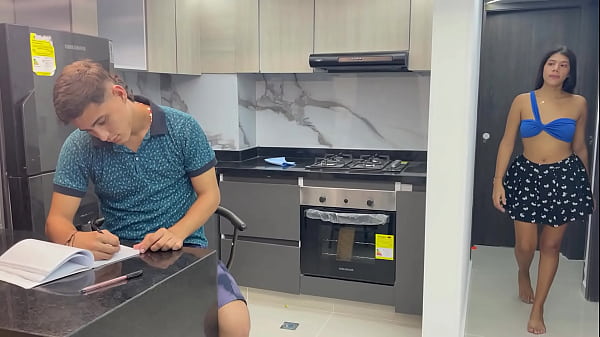 me follo a mi virgen hermanastro y me termina dando una rica follada hasta llenarme el culo de leche