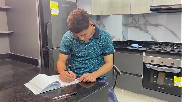 me follo a mi virgen hermanastro y me termina dando una rica follada hasta llenarme mi culo de leche 1pt