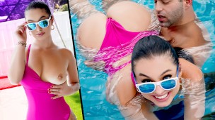 Work Out My Stamina – My Trainer Is Hot and I’m Horny, So He Has to Fuck My Big Ass