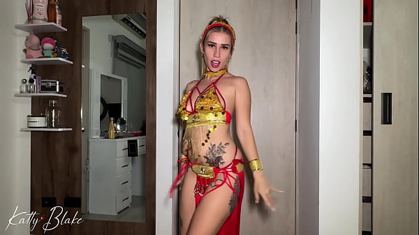 Chica Árabe cabalga una gran verga latina con su enorme culo-KATTY BLAKE