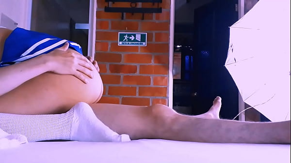 La mejor amiga invitó al infiel a su apartamento, y la pasión fue inevitable.