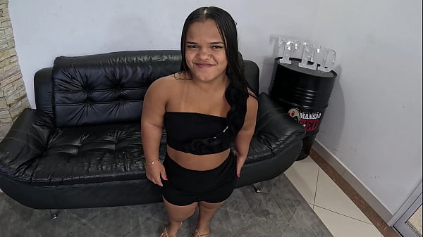A primeira vez da anãzinha Baixinha Bundudinha e ela resolveu fazer seu primeiro anal