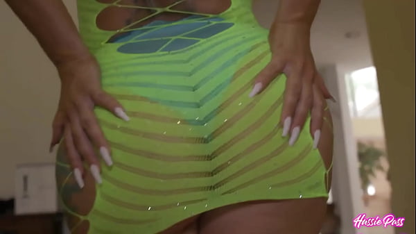 Nina Kayy Slobbers On Brickzilla’s Cock Before A Size Queen Creampie!